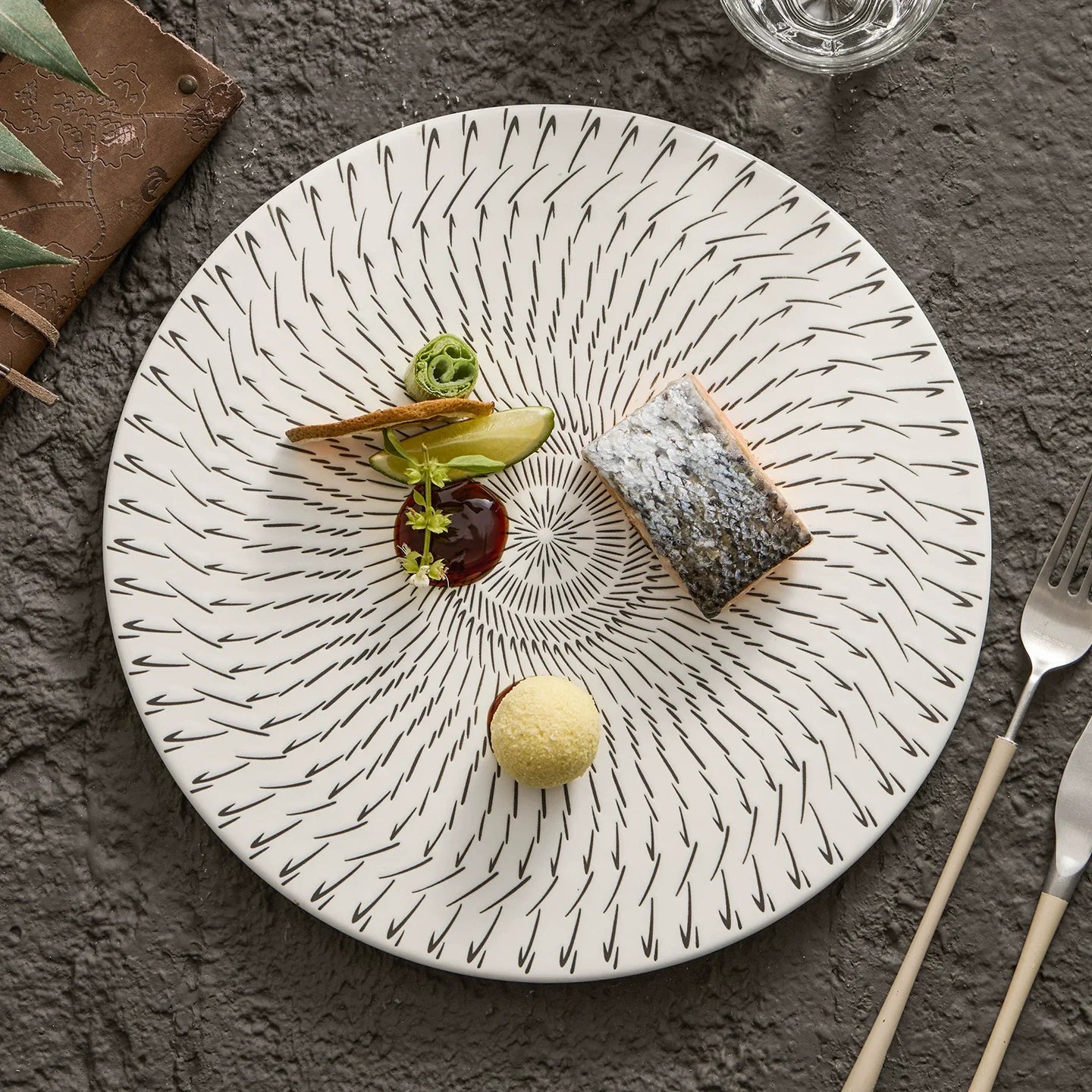 Aapon mini market - White Radiating Pattern Ceramic Dinner Plate
