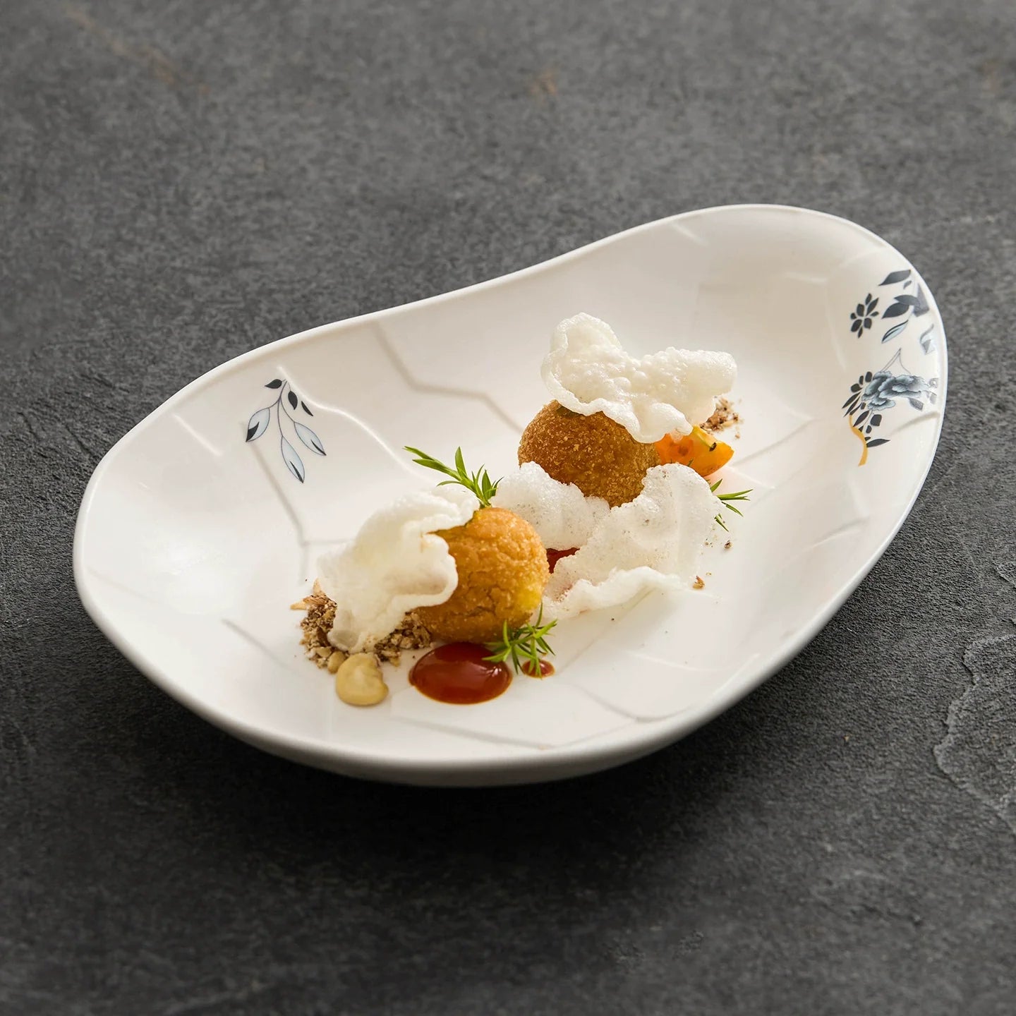 Aapon mini market - Flowform Porcelain Plate