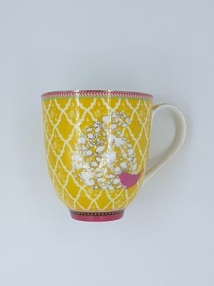 Aapon mini market -give me this mug in a solid white background