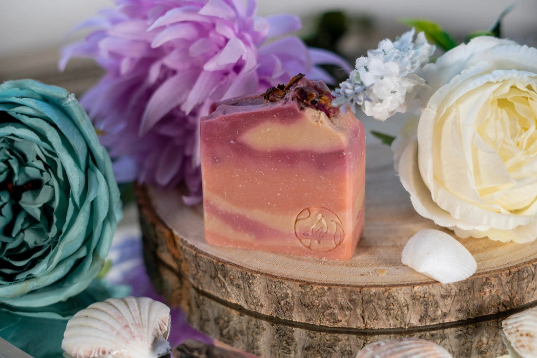 Aaponminimarket Plum, Rose & Patchouli - Rose Clay Soap