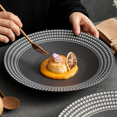 Aaponminimarket Chain-Link Geometric Matte Black Pasta Plate