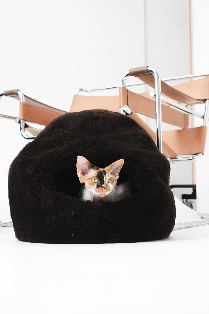 Aaponminimarket Nest Natural Sheepskin Pet Bed - Brown