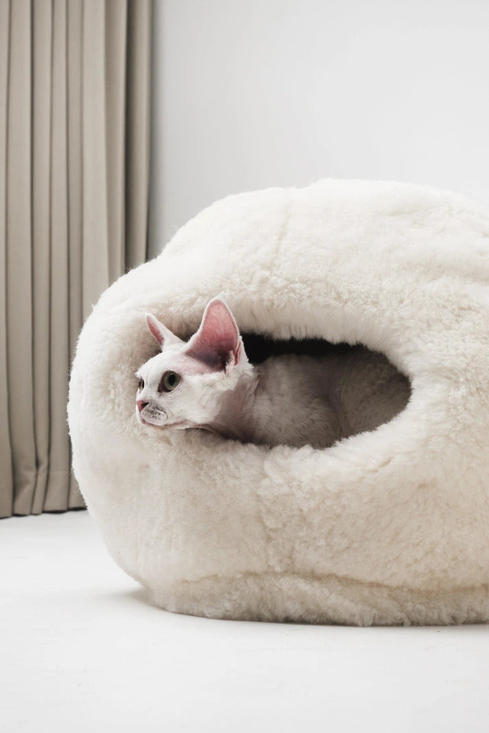 Aaponminimarket Nest Natural Sheepskin Pet Bed - White