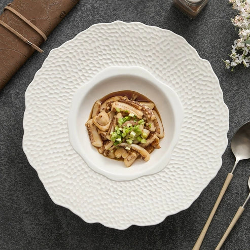 Aaponminimarket Petal-Edge Textured Ceramic Plate