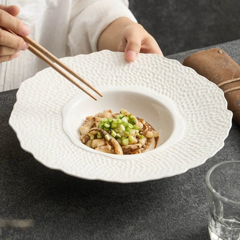 Aaponminimarket Petal-Edge Textured Ceramic Plate