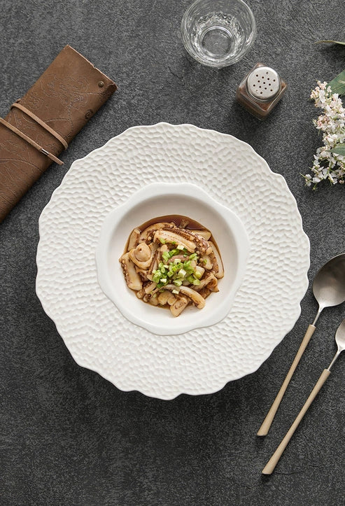 Aaponminimarket Petal-Edge Textured Ceramic Plate