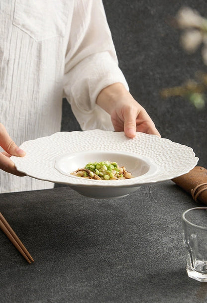 Aaponminimarket Petal-Edge Textured Ceramic Plate