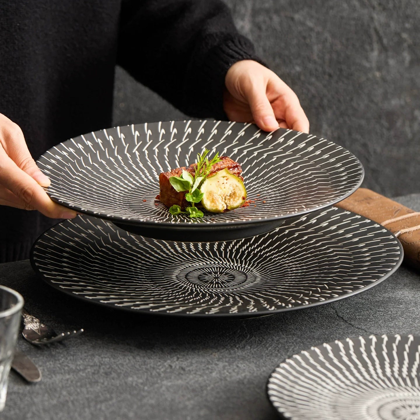 Aapon mini market - Radiant Pattern Ceramic Dinner Plate