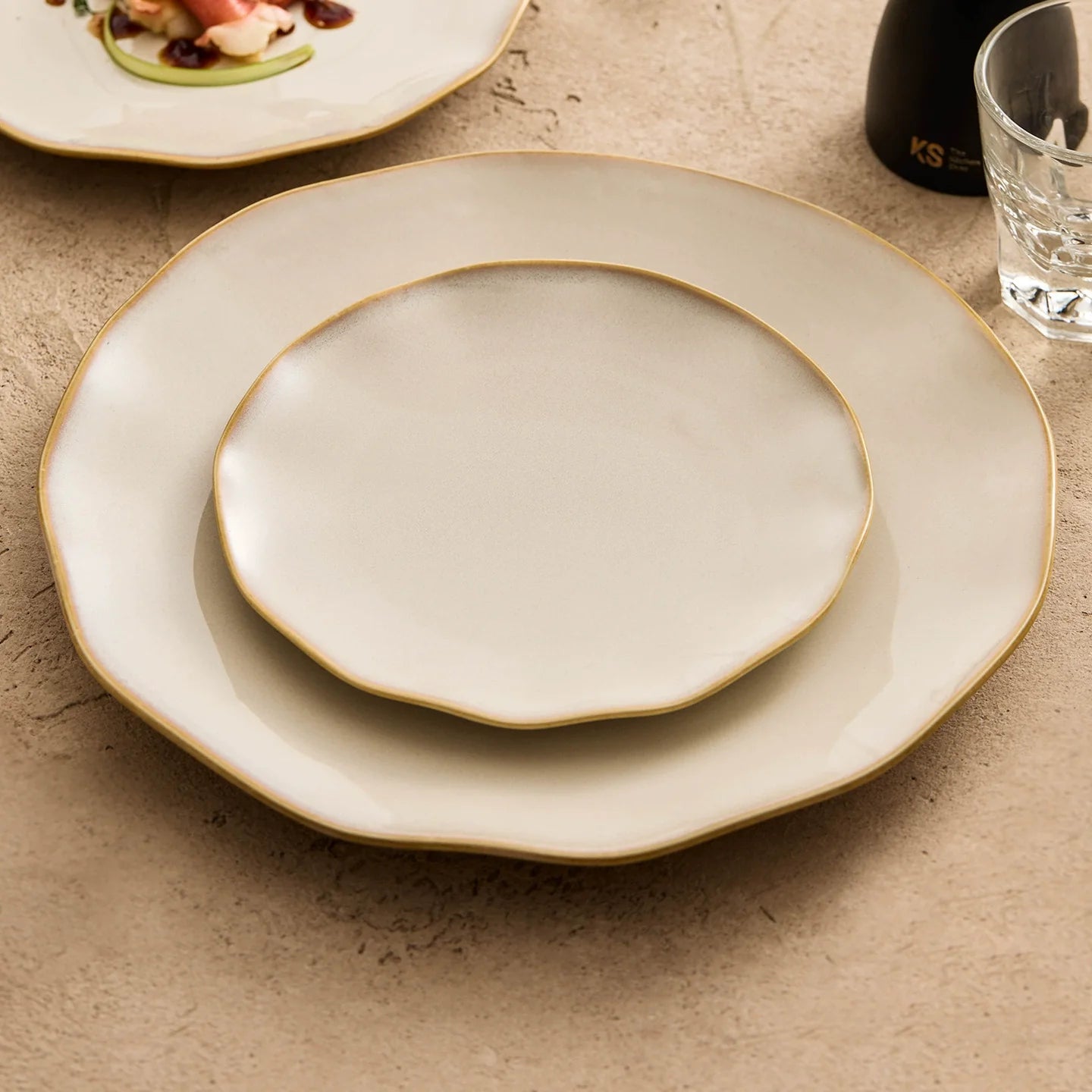 Aapon mini market - Artisanal Wavy-Edge Kiln-Glazed Shallow Plate