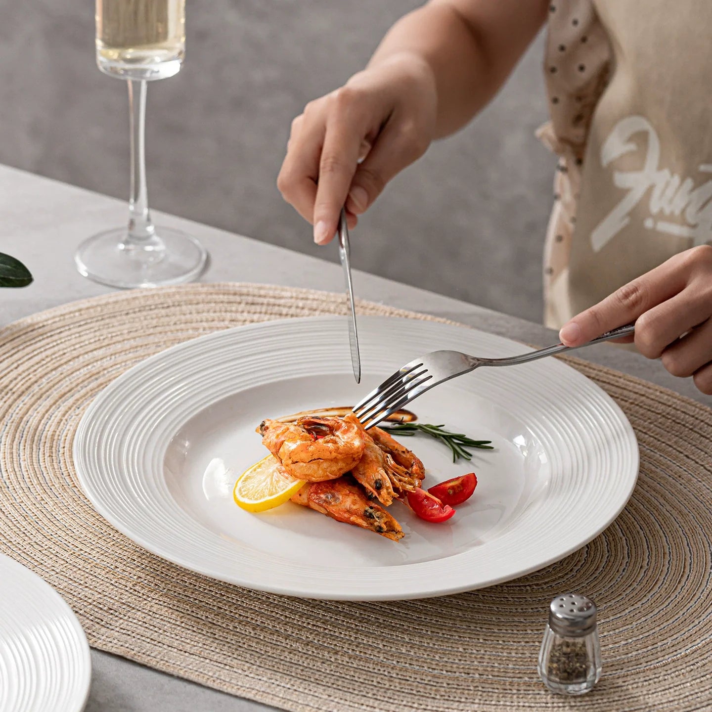 Aapon mini market -Ribbed Rim Shallow Plate