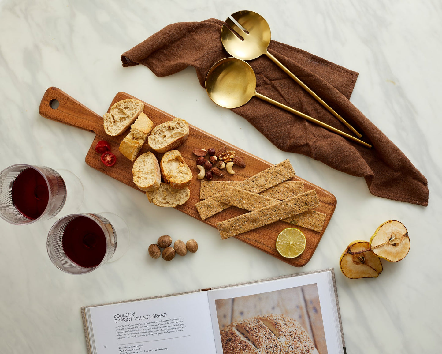 Aapon mini market -Malli Wood Serving Board with Handle