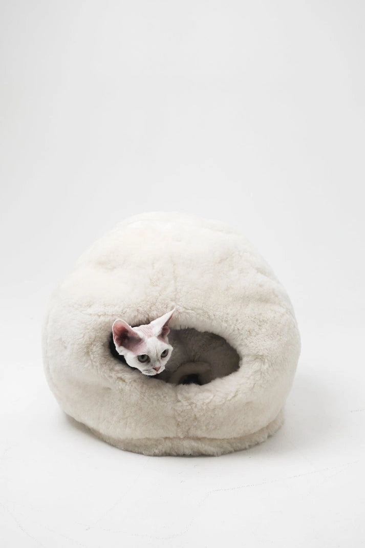 Aaponminimarket Nest Natural Sheepskin Pet Bed - White
