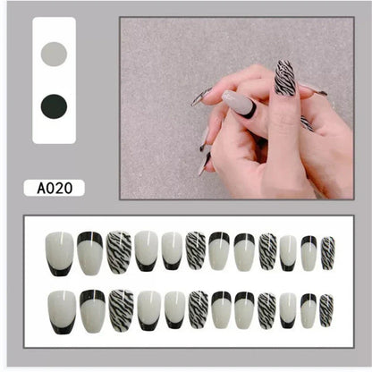 White Small Flower Acrylic Press-On Nails