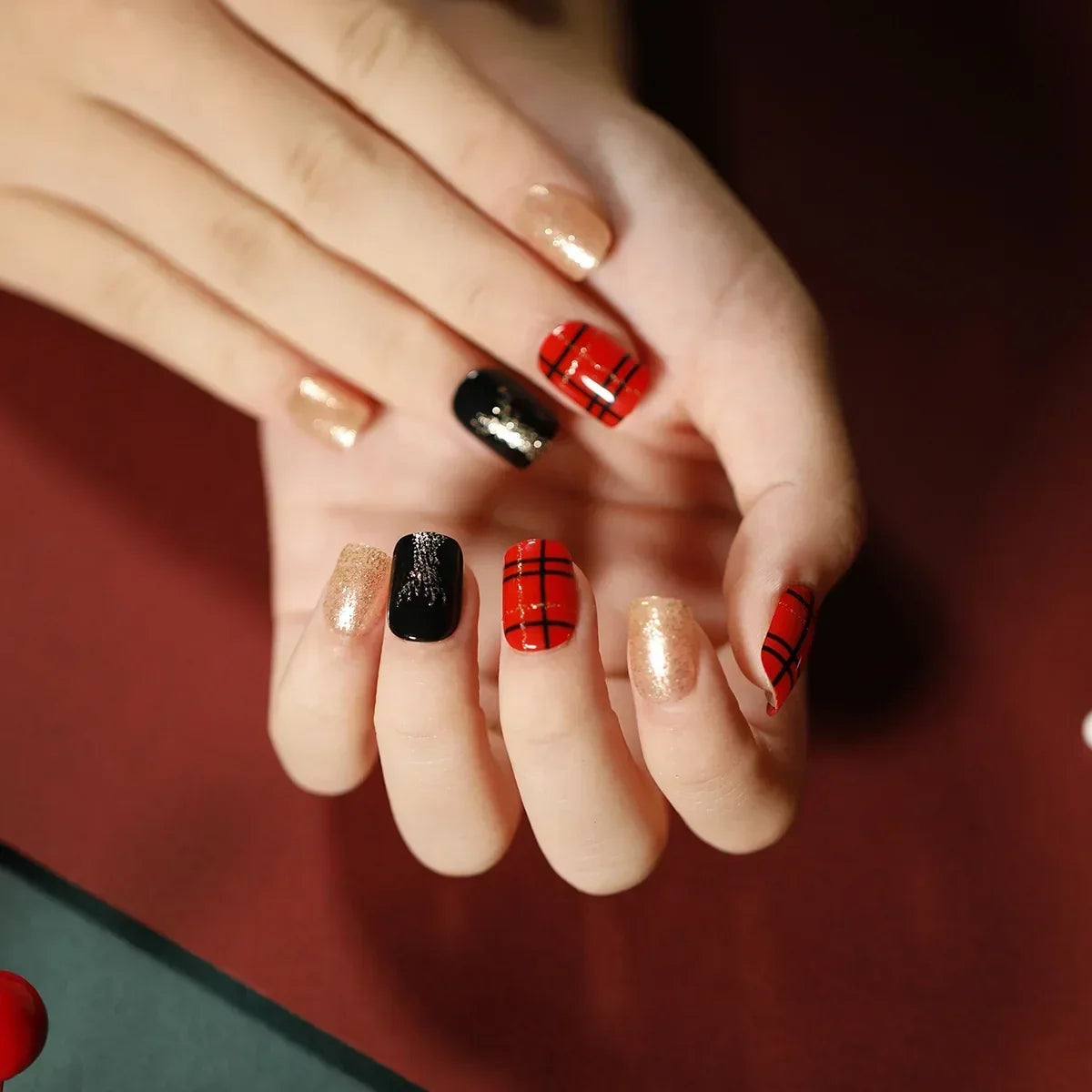 Christmas Press-On Nails – 24-Piece Sets, 60+ Designs