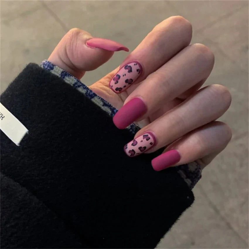 White Small Flower Acrylic Press-On Nails
