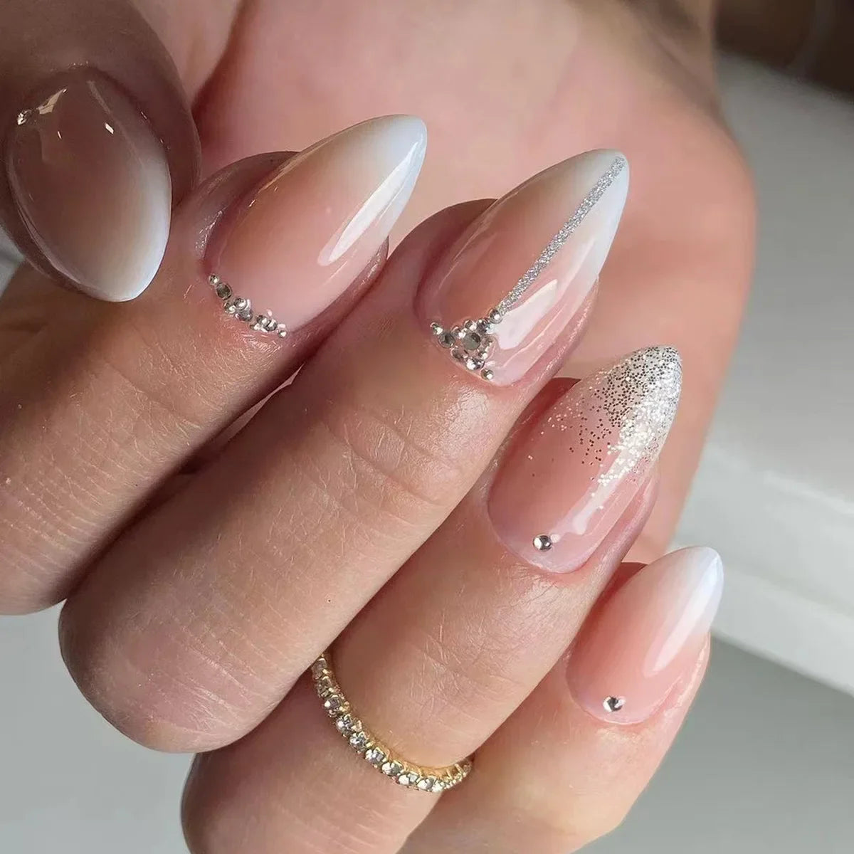Medium-length Acrylic Almond Fake Nails