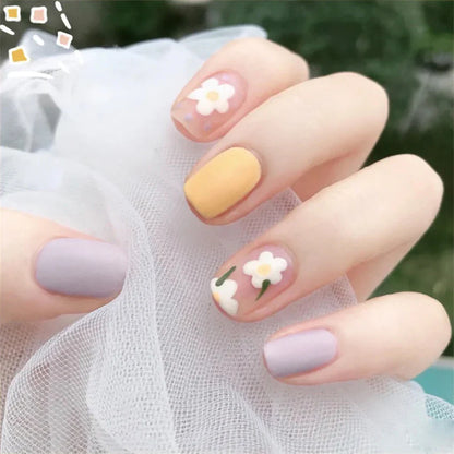 White Small Flower Acrylic Press-On Nails
