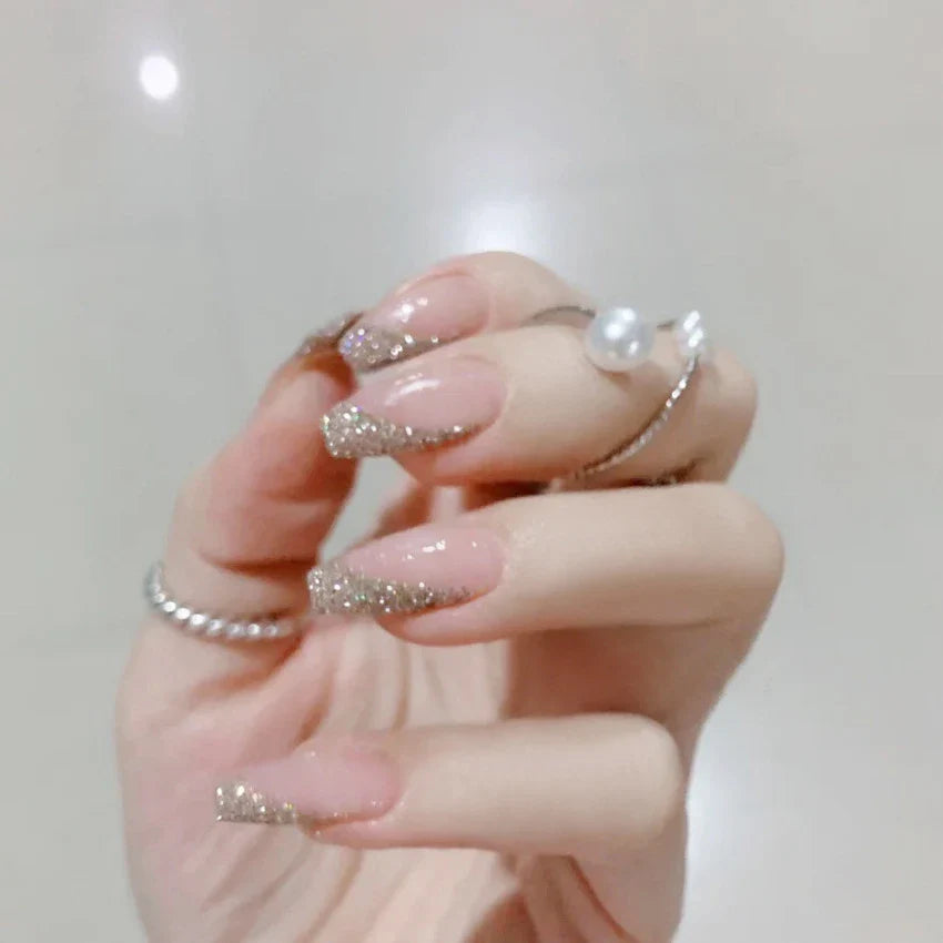 Aapon Mini Market Ltd White Small Flower Acrylic Press-On Nails