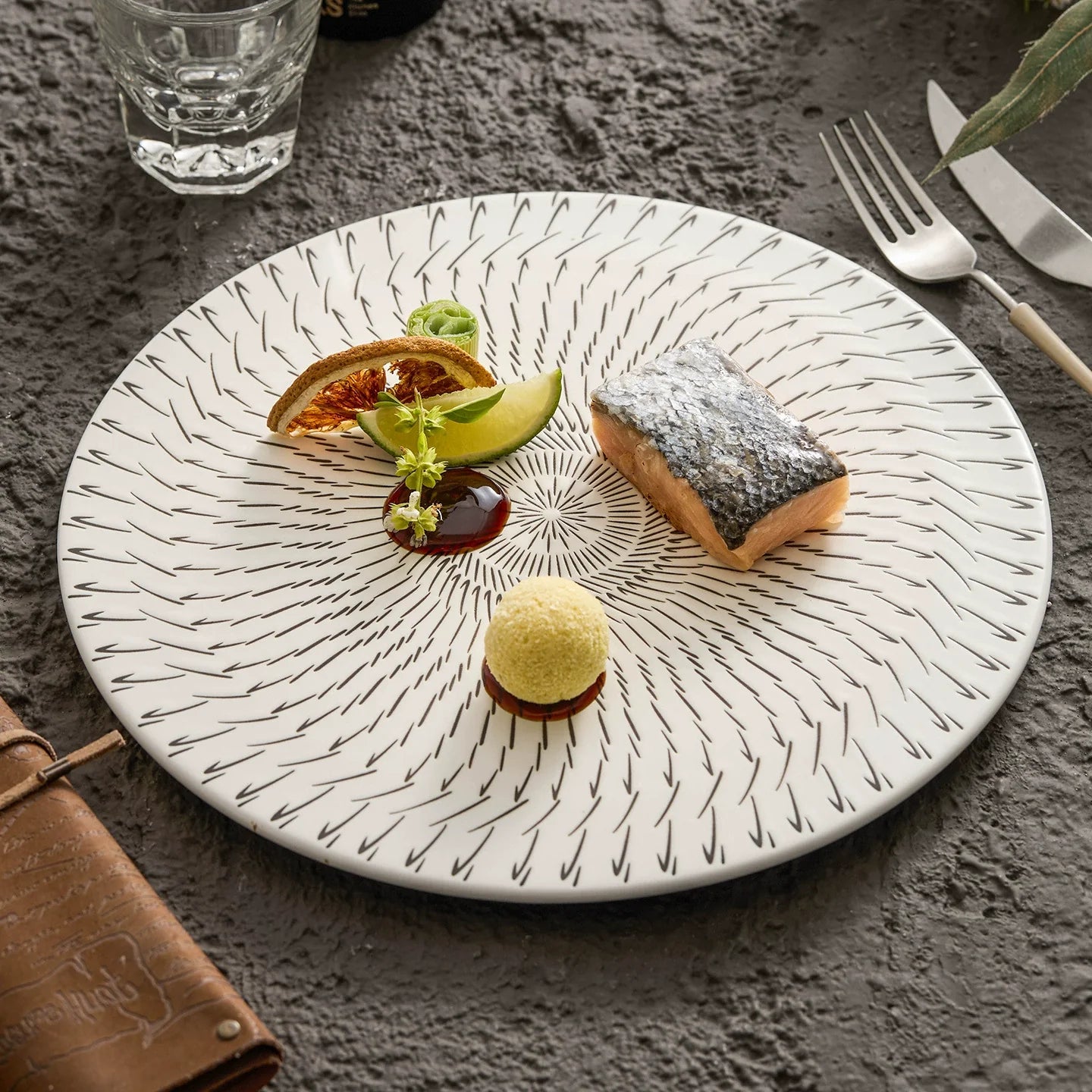 Aapon mini market - White Radiating Pattern Ceramic Dinner Plate