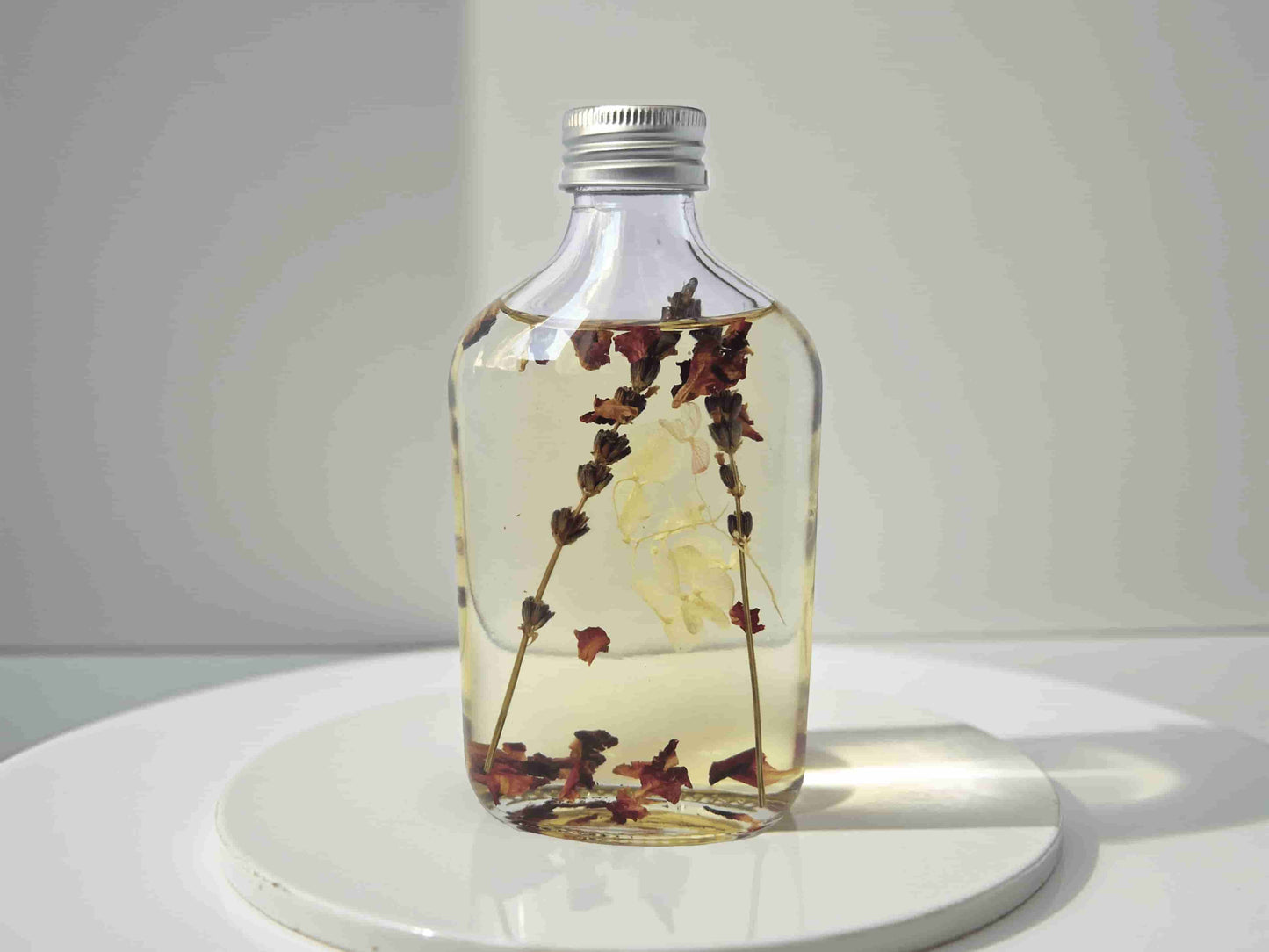 Aapon Mini Market Ltd -Lavender, Peppermint & Chamomile Bath Oil - 200ml