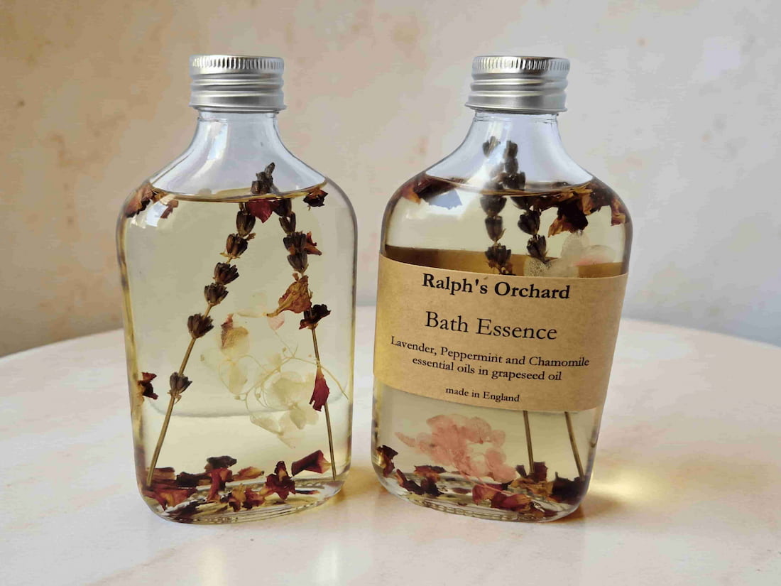 Aapon Mini Market Ltd -Lavender, Peppermint & Chamomile Bath Oil - 200ml