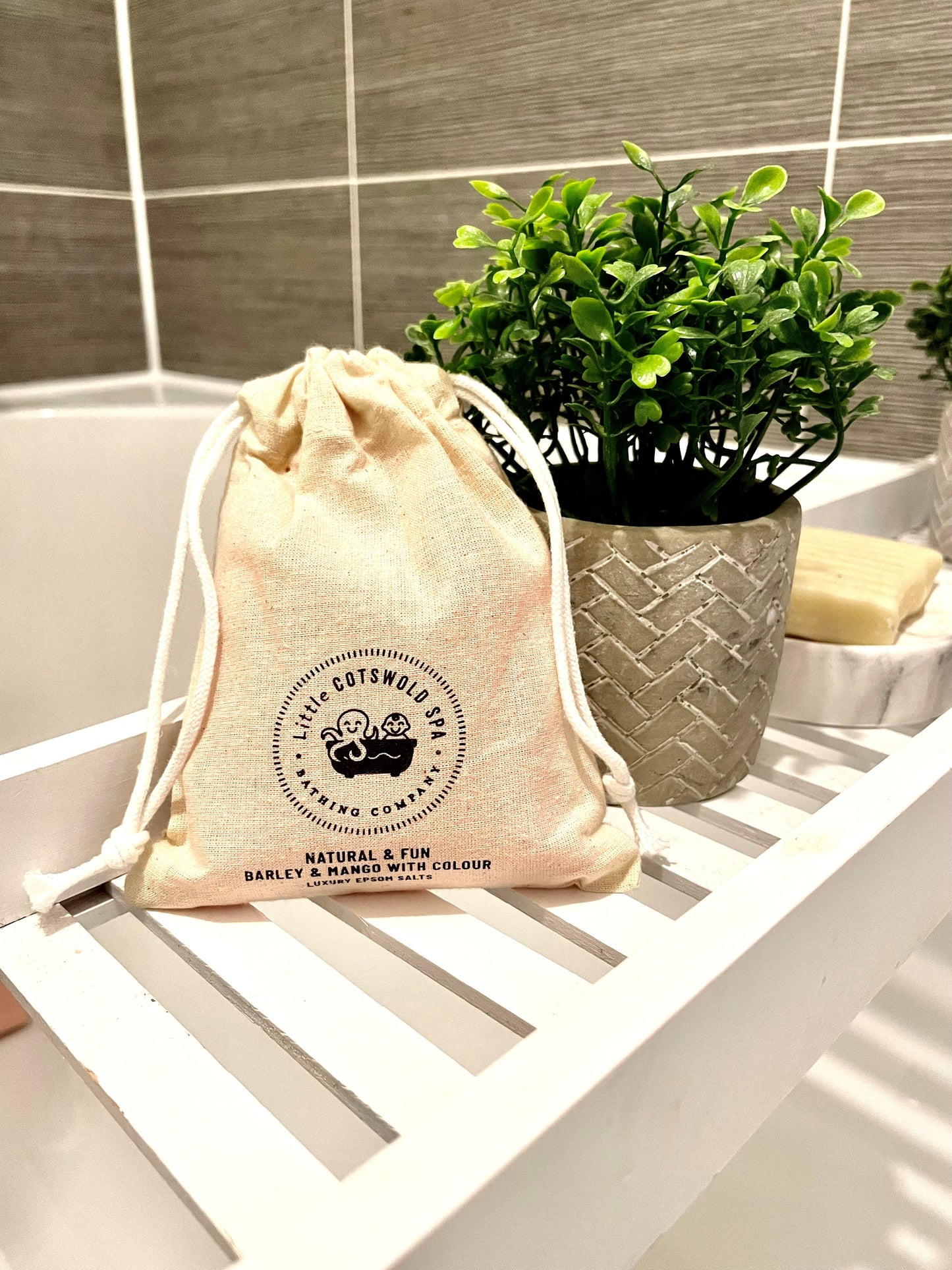 Aapon Mini Market Ltd - Natural & Fun Epsom Salts Cotton Pouch (Red Bath)