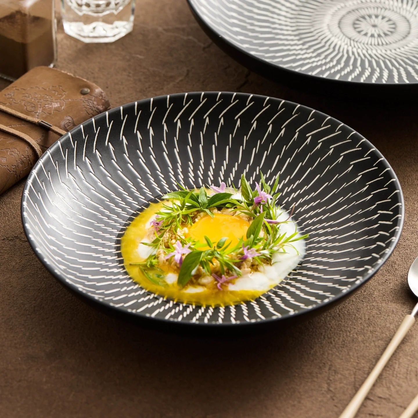 Aapon mini market -Luxury Black Ceramic Pasta Plate
